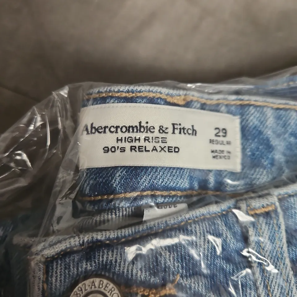 ABERCROMBIE & FITCH HIGH RISE 90'S RELAXED CURVE LOVE JEANS – SIZE 29