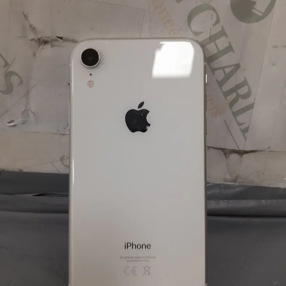 APPLE IPHONE XR IN WHITE