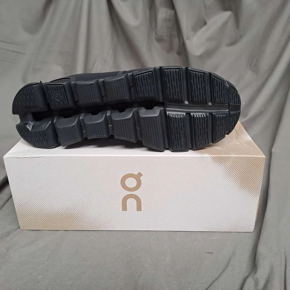 BOXED PAIR OF CLOUD 5 TRAINERS IN BLACK SIZE 10