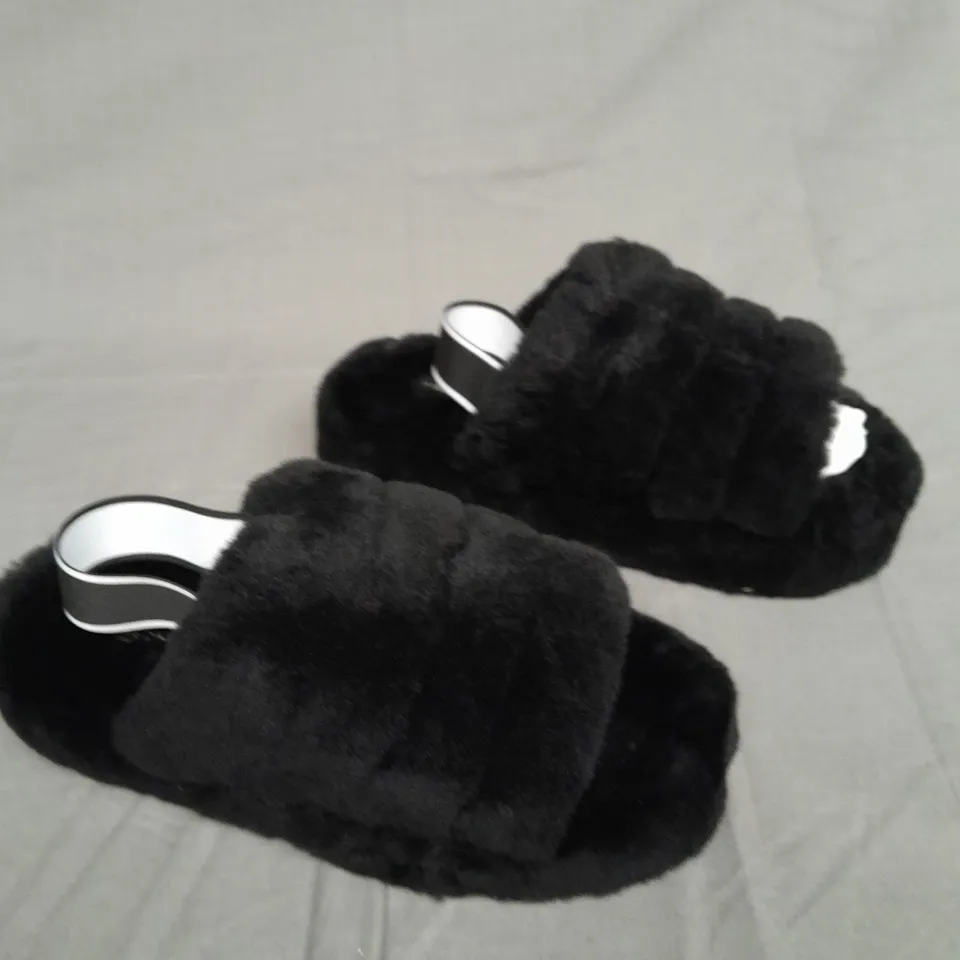 BOXED PAIR OF AUS WOOL SORRENTO BLACK SIZE UK 6
