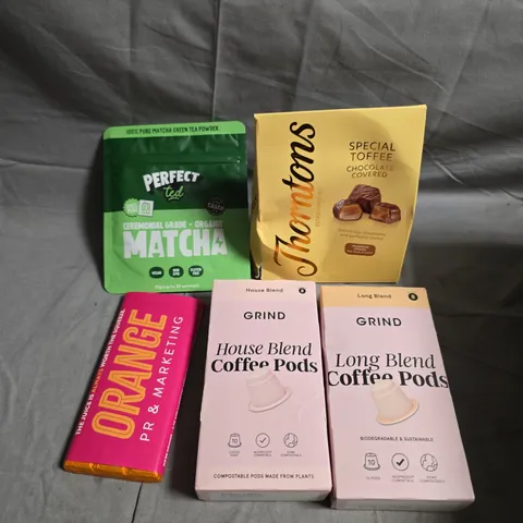 APPROXIMATELY 10 ASSORTED FOOD/DRINK PRODUCTS TO INCLUDE GRIND COFFEE PODS, TOFFEE CHOCOLATE, MATCHA TEA ETC 