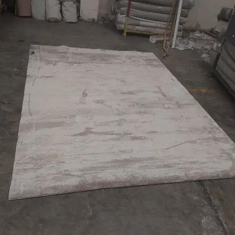 QUALITY DESIGNER FLUFFY RUG - APPROXIMATELY 340 x 240cm