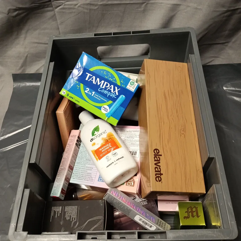 APPROXIMATELY 15 ASSORTED COSMETIC ITEMS INCLUDING TAMPAX 2 IN 1, NO 7 FACE AND EYE PALETTE, DR ORGANIC MANUKA HONEY BODY WASH, WONDERSKIN LIP STAIN, PEEL OFF LIP LINER STAY IN ETC