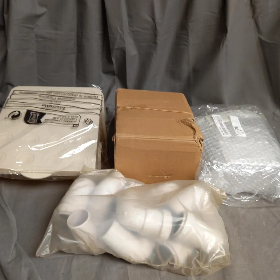 BOX OF APROXIMATELY 12 ASSORTED HOUSEHOLD ITEMS 