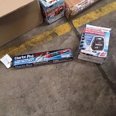 BOX OF ASSORTED TOOLS INCLUDING - 8AMP BATTERY CHARGER, ELECTRIC TORQUE WRENCH
