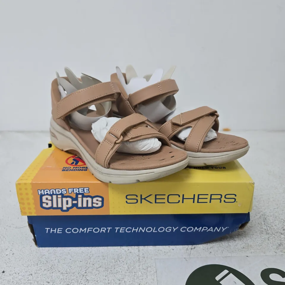 SKECHERS GOWALK ARCH FIT SLIP-IN SANDALS – SIZE UNSPECIFIED