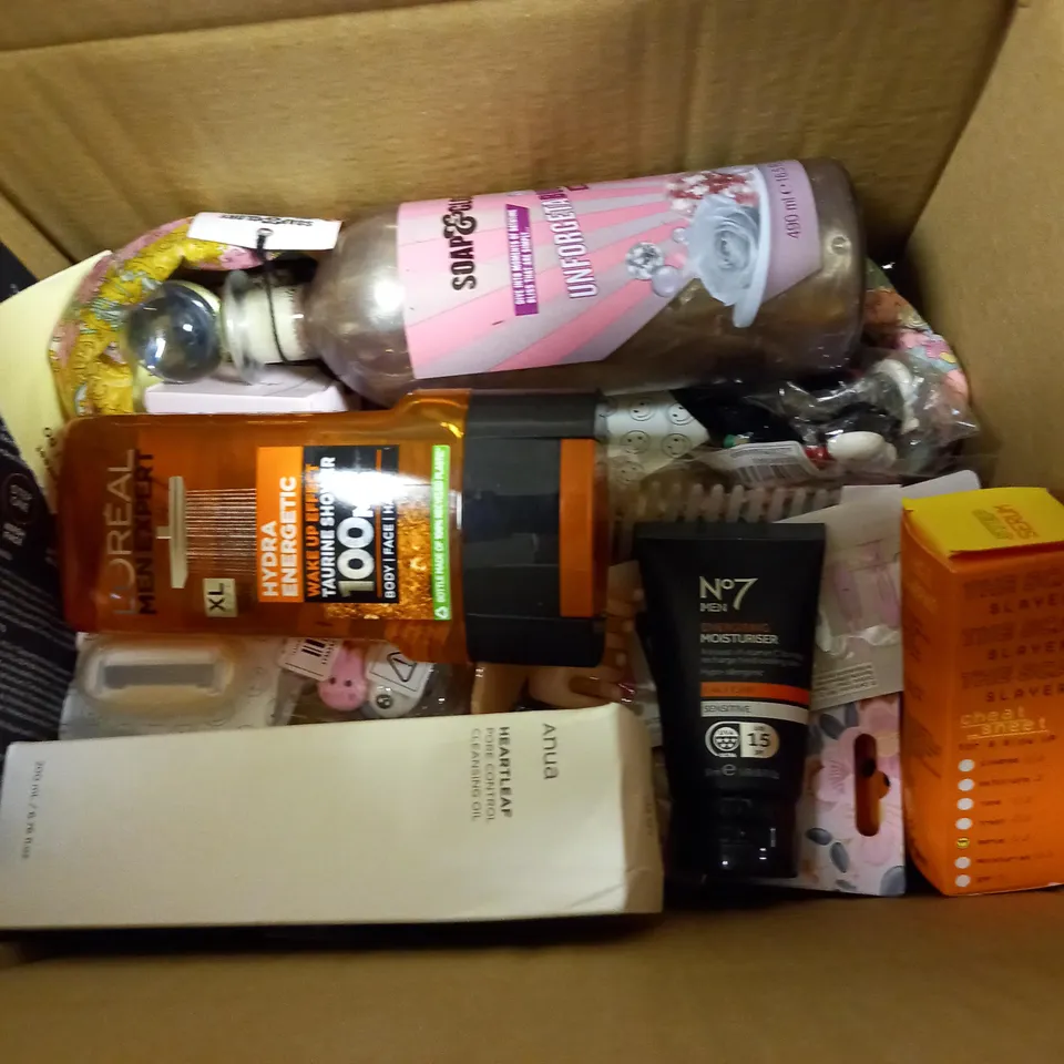 BOX OF APPROXIMATELY 20 ASSORTED COSMETIC ITEMS TO INCLUDE SOAP&GLORY BUBBLE BATH, LOREAL MEN SHOWER GEL, NO7 MOISTURISER ETC