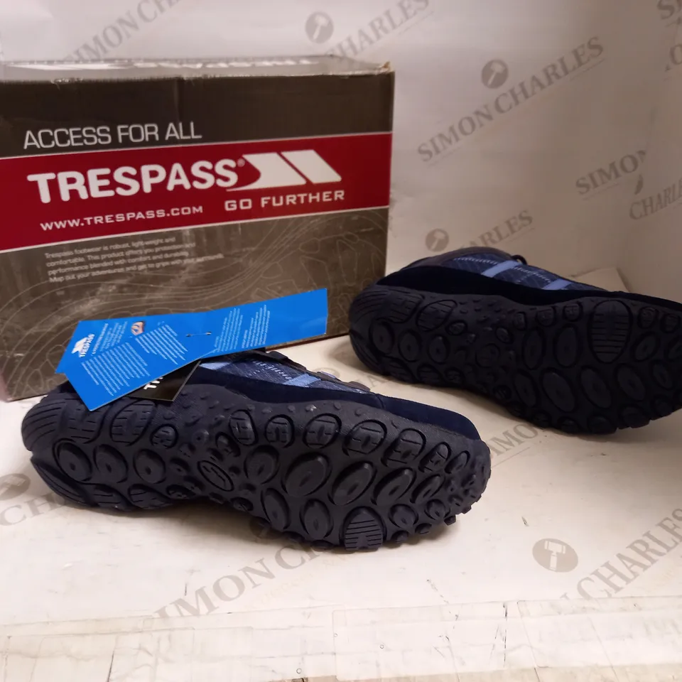 TRESSPASS FELL FEMALE TRAINER NAVY SIZE UK 6 
