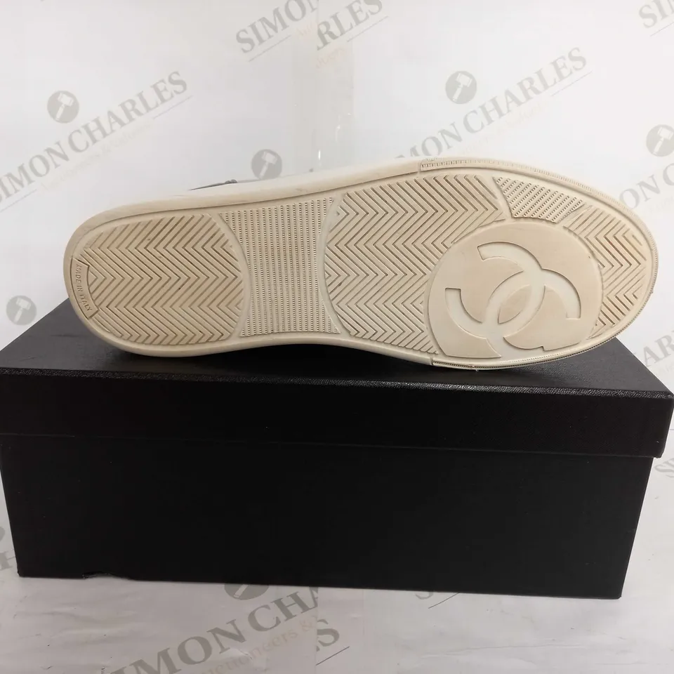 CHANEL SUEDE SHOES IN GREY & BLACK - EUR 42