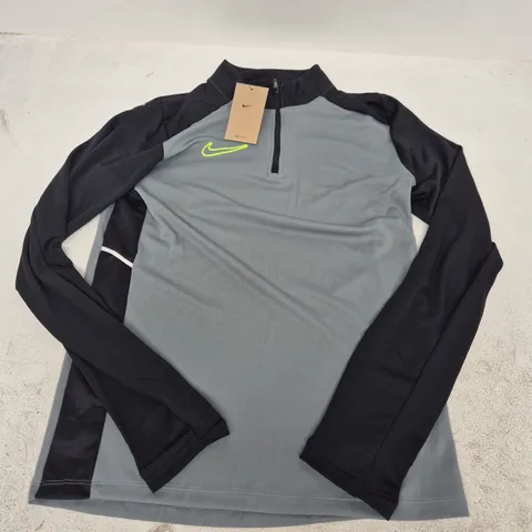 NIKE DRI-FIT QUARTER ZIP TRAINING TOP – GREY/BLACK, SIZE S
