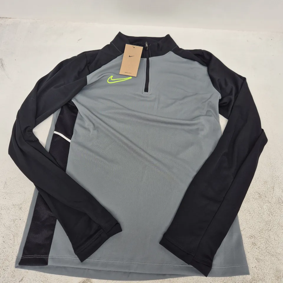 NIKE DRI-FIT QUARTER ZIP TRAINING TOP – GREY/BLACK, SIZE S