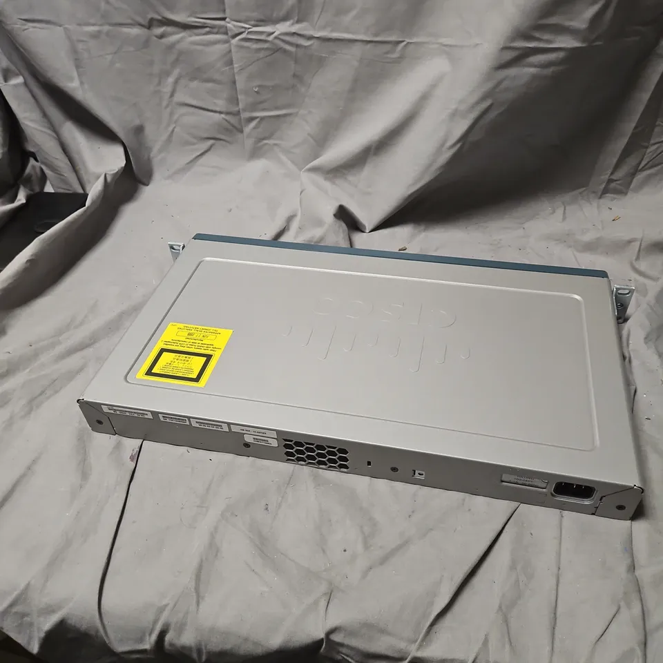 CISCO CATALYST EXPRESS 520 SERIES SWITCH – 24-PORT ETHERNET, RACK-MOUNTABLE