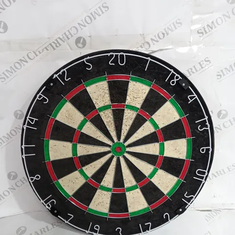 UNBRANDED DARTS BOARD WITH WALL MOUNT SCREW