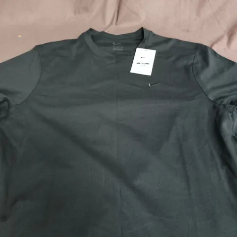 NIKE CASUAL TEE - LARGE