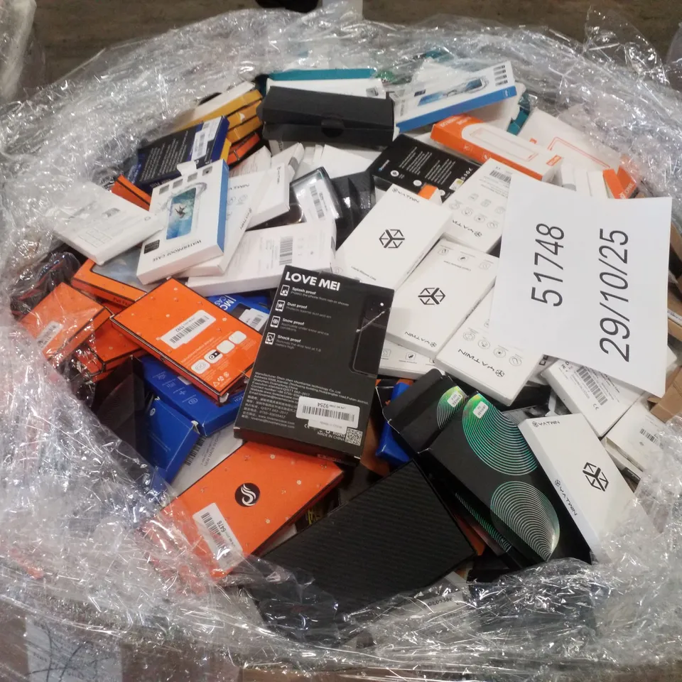 PALLET CONTAINING LARGE QUANTITY OF ASSORTED PHONE CASES