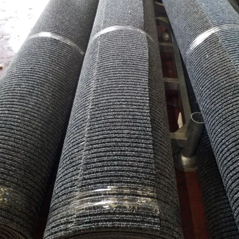 ROLL OF QUALITY LOOP PILE CARPET IN BLACK/WHITE - SIZE UNSPECIFIED