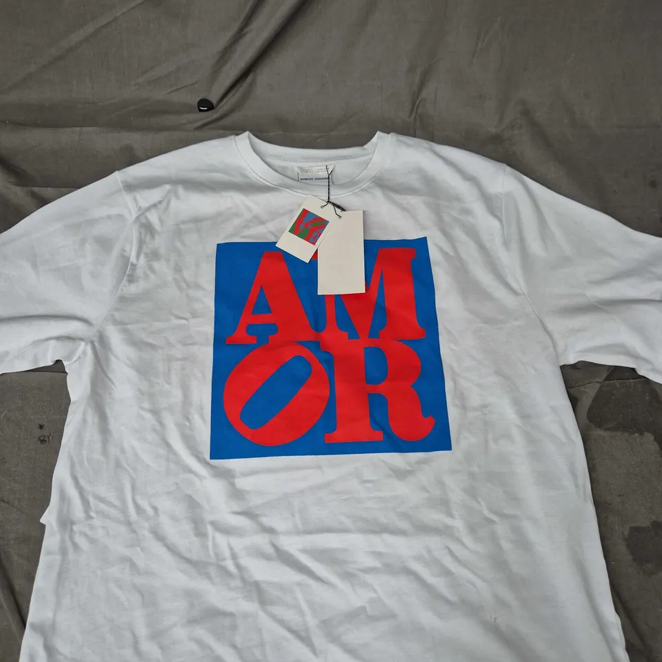 ZARA White T-shirt with AMOR graphic in blue square – UK Large 