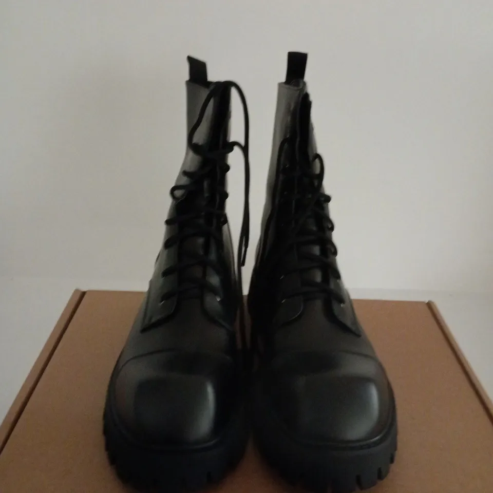 BOXED PAIR OF KOI BLACK LEATHER COMBAT BOOTS WITH LUG SOLE – SIZE 10