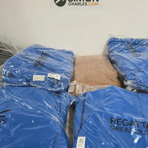 APPROXIMATELY 8 ASSORTED BRAND NEW REGATTA CLOTHING ITEMS IN VARIOUS SIZES, STYLES & COLOURS