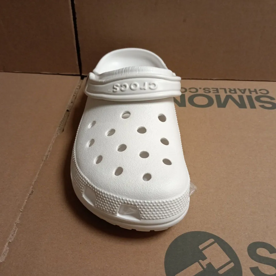 PAIR OF CROCS CLASSIC CLOGS IN WHITE SIZE UK M7/W8
