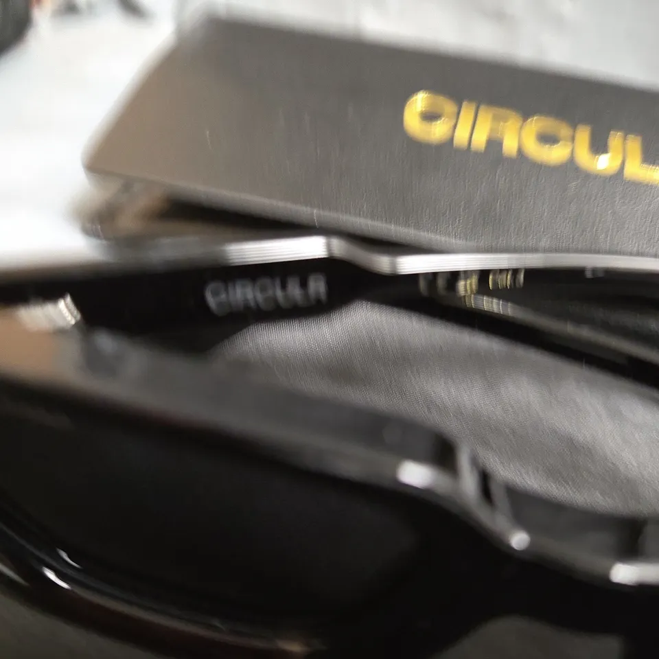 CIRCULR SUNGLASSES – BLACK WRAPAROUND