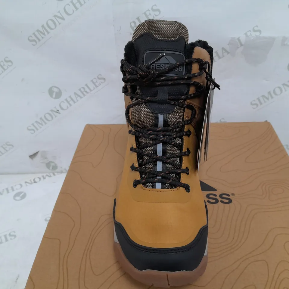 BOXED PAIR OF TRESPASS UNISEX BOOTS IN HAZE TAN - UK 8