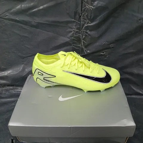 BOXED PAIR OF NIKE ZM VAPOR 16 ELITE FG UK 6 