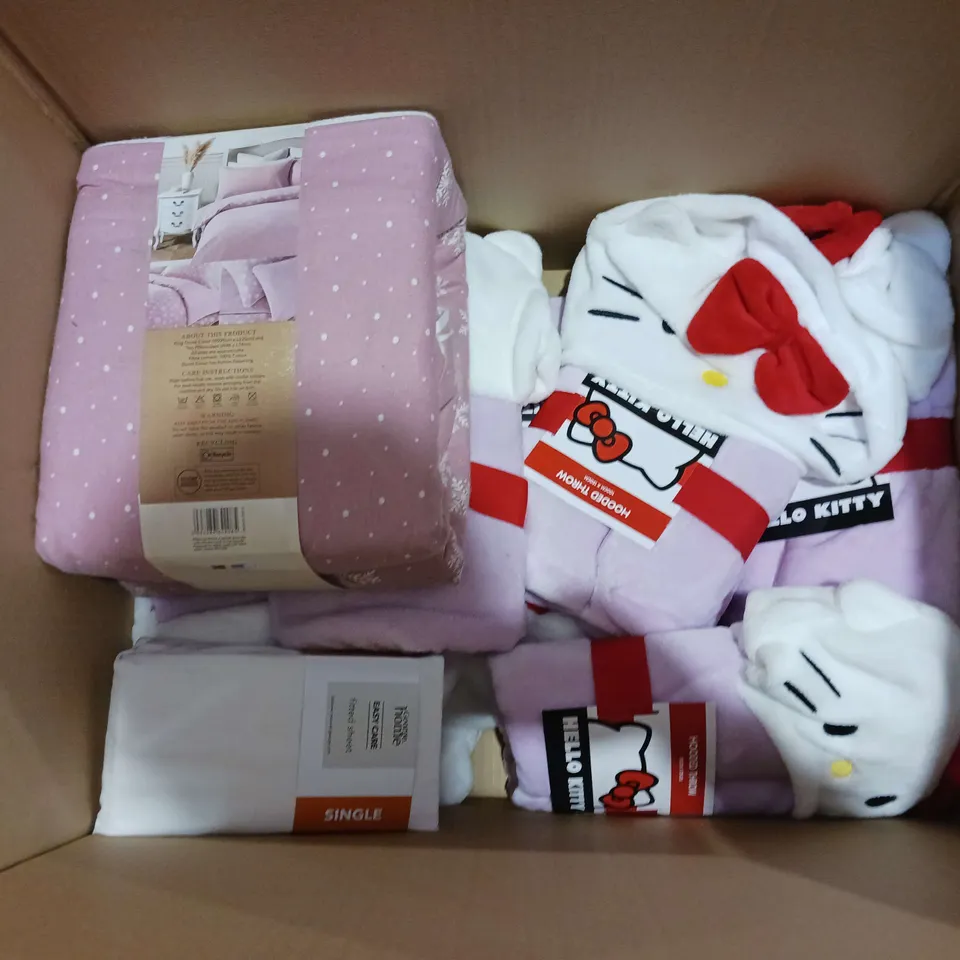 BOX OF APPROXIMATELY 8 ASSORTED BEDDING AND SOFT FURNISHING ITEMS TO INCLUDE - DUVET SETS, THROW BLANKETS, AND PILLOWCASES ETC. 