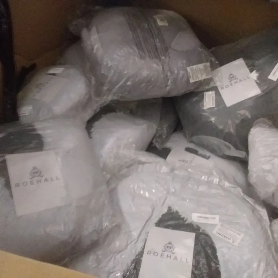 PALLET OF ASSORTED ROEHALL PET BEDS
