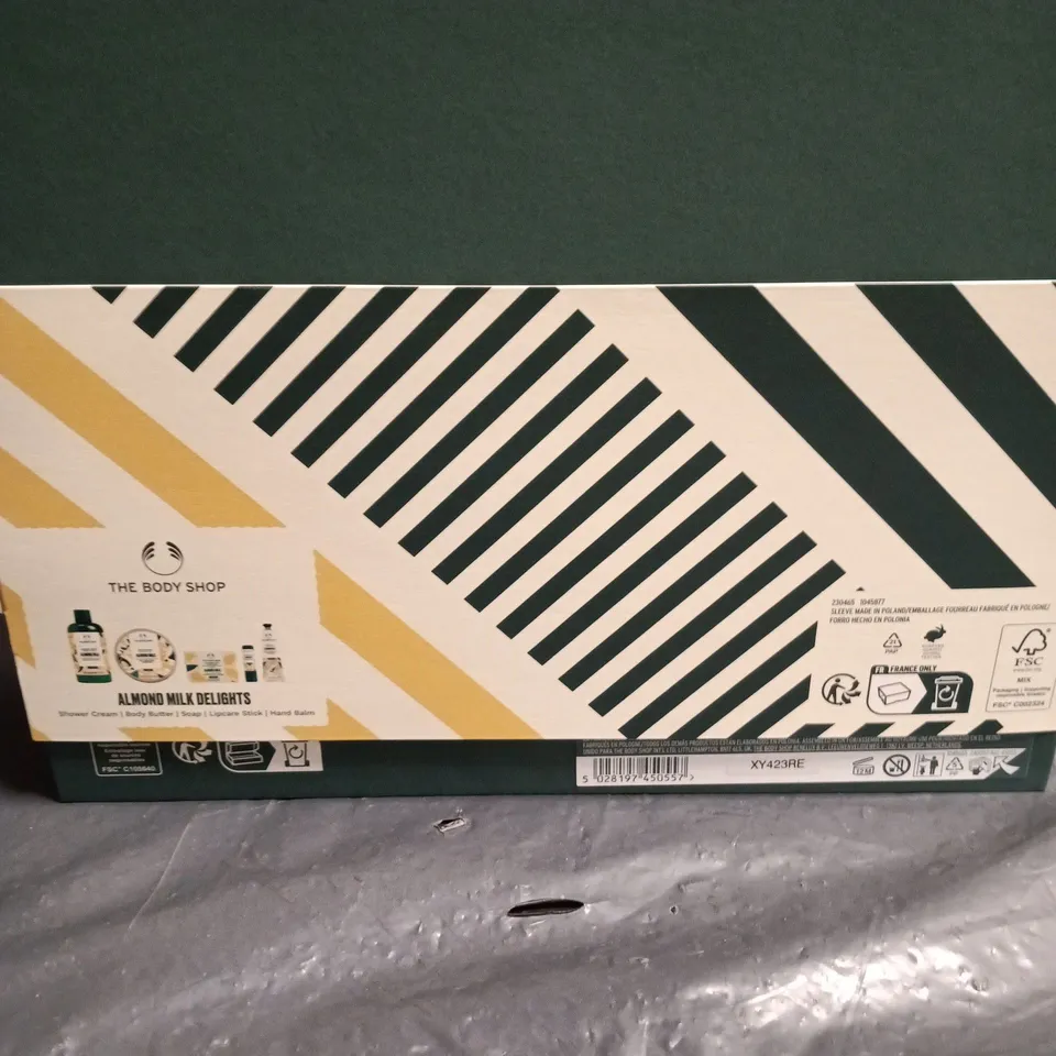 THE BODY SHOP ALMOND MILK DELIGHTS GIFT SET
