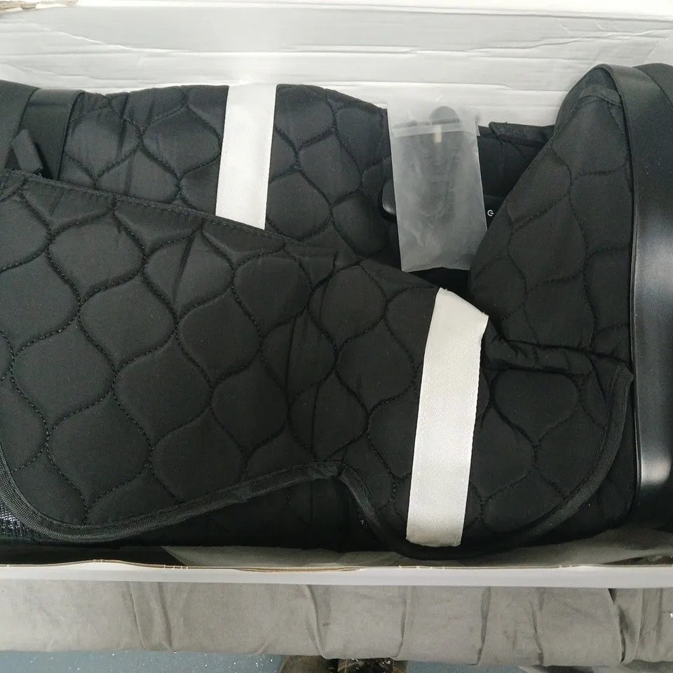 BOXED BLISS & BEYOND PORTABLE AIRBAG BOOT MASSAGER