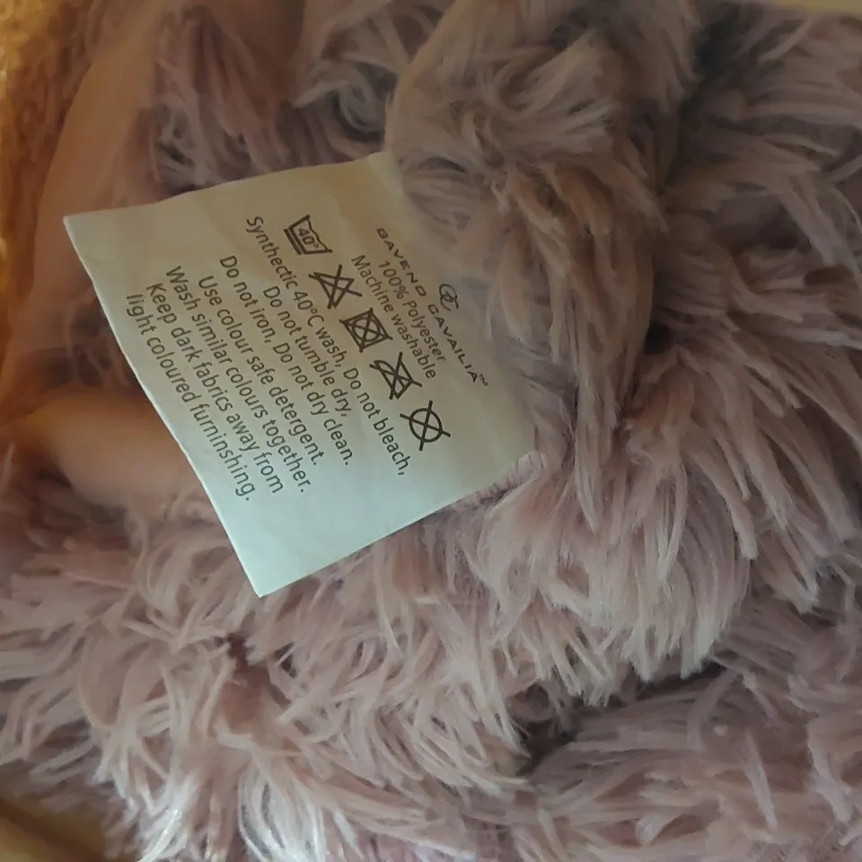 BAGGED THROW BLANKET