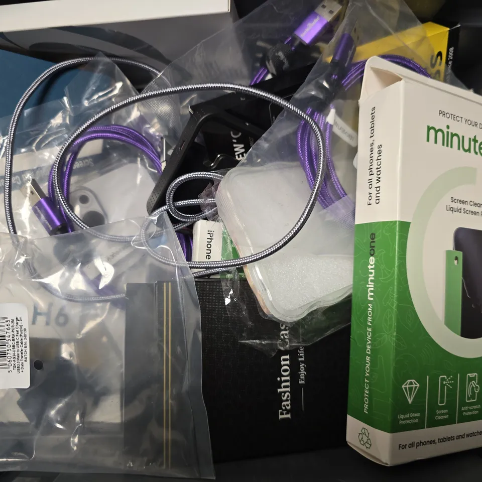 APPROXIMATELY 13 ASSORTED ITEMS TO INCLUDE - USB - USB-C , PANTHER FORCE CABLE , PHONE CASES ETC