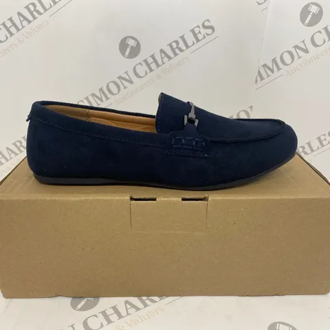 BOXED PAIR OF RIVER ISLAND NAVY FOOTWEAR SIZE 3