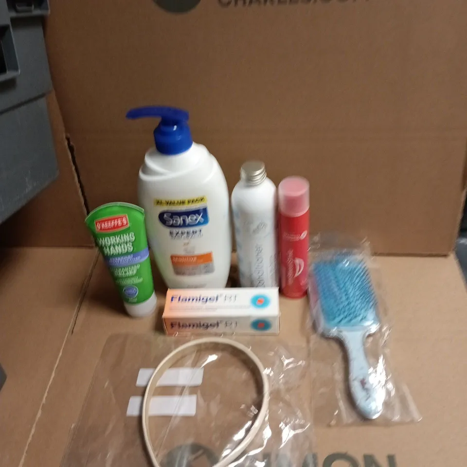 APPROXIMATEY 20 ASSORTED HEALTH AND BEAUTY PRODUCTS TO INCLUDE - SANEX EXPERT SHOWER CREAM - O'KEFFE'S WORKING HANDS HAND CREAM AND FLAMIGEL RT GEL