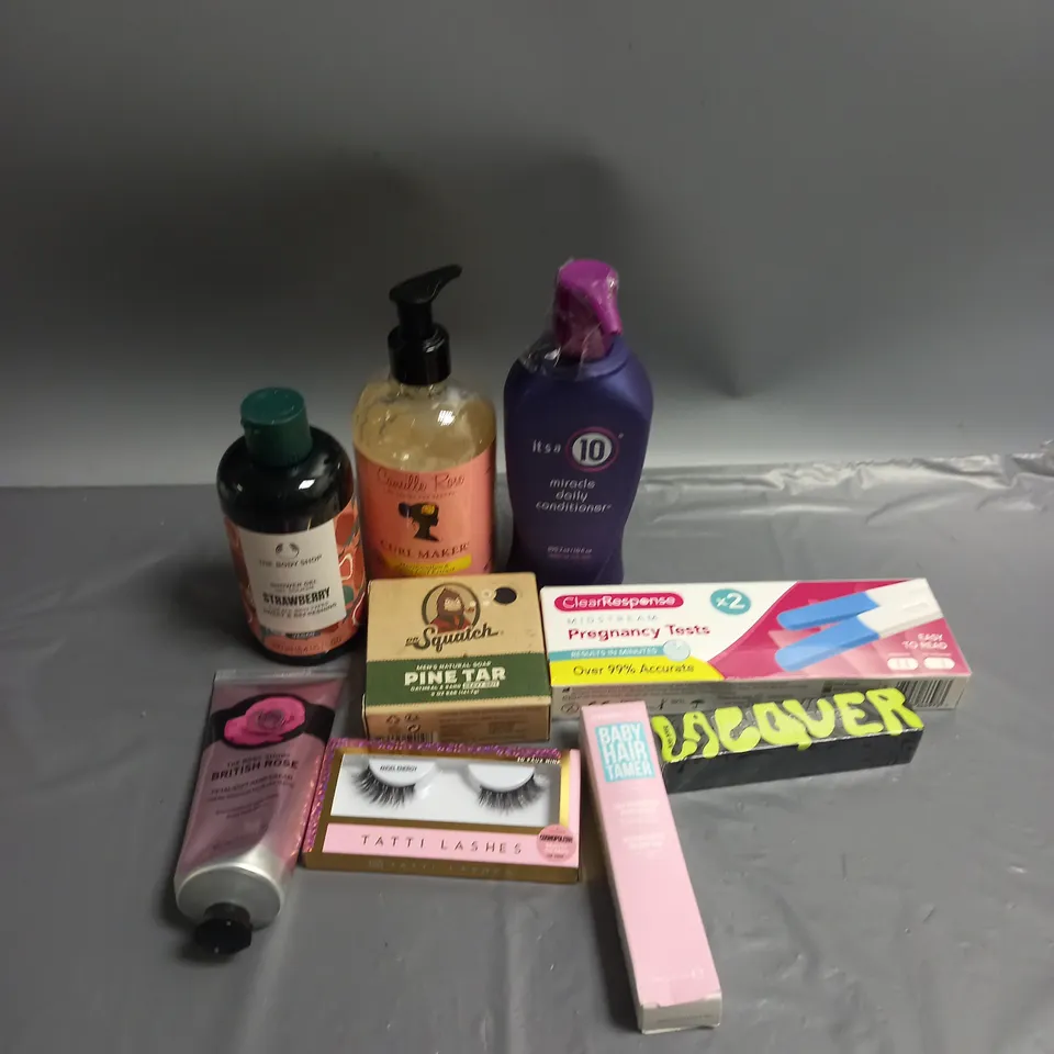 BOX OF APPROXIMATELY 20 COSMETIC ITEMS TO INCLUDE - MADE BY MITCHELL MASCARA - THE BODY SHOP SHOWER GEL - SQUATCH PINE TAR SOAP - ETC