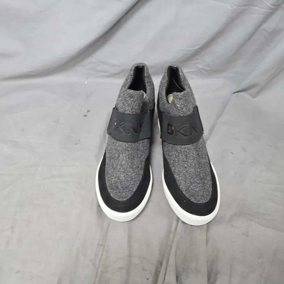 DKNY GREY KNIT SLIP-ON SNEAKERS WITH BLACK STRAP – UK 6