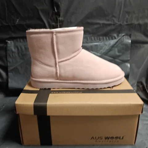 AUS WOOLI  AUSTRALIA PINK SUEDE ANKLE BOOTS SIZE 9