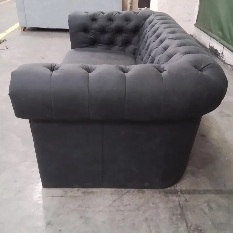 QUALITY DESIGNER 2 SEATER FABRIC UPHOLSTERED BUTTON BACK CHARCOAL GREY SOFA