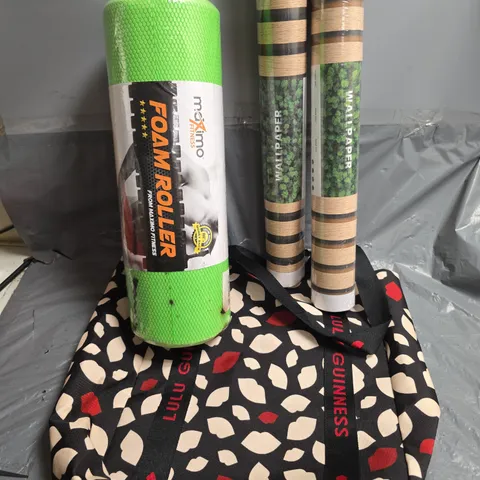 BOX OF APPROXIMATELY 10 ASSORTED HOUSEHOLD ITEMS TO INCLUDE - BAG - WALLPAPER - FOAM ROLLER - ETC - COLLECTION ONLY
