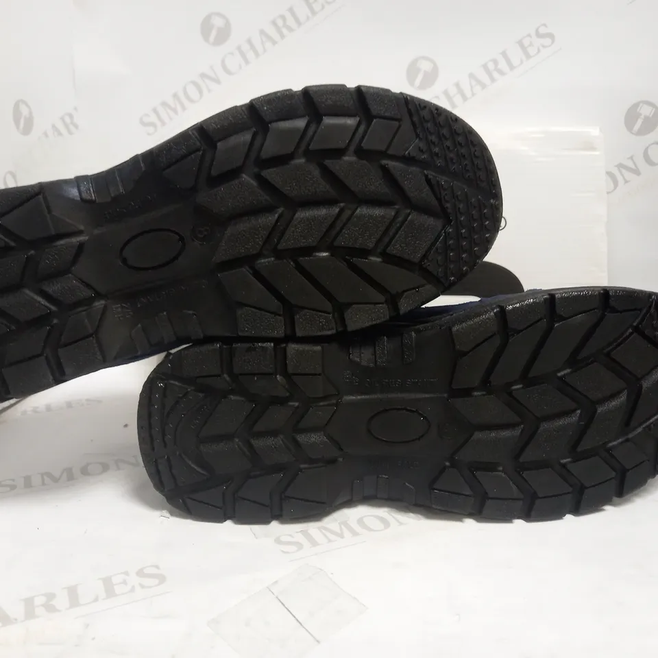 TRADE SAFE SAFETY SHOES WITH STEEL TOE UK 8 