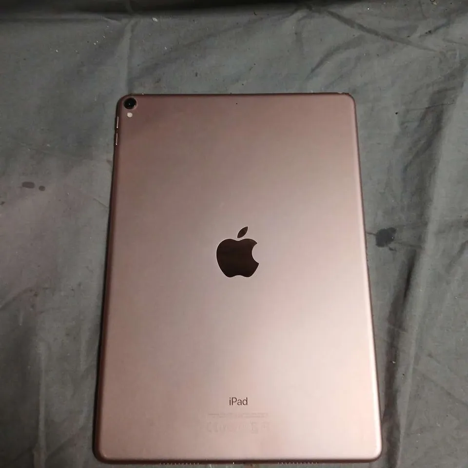 APPLE IPAD TABLET - A1701