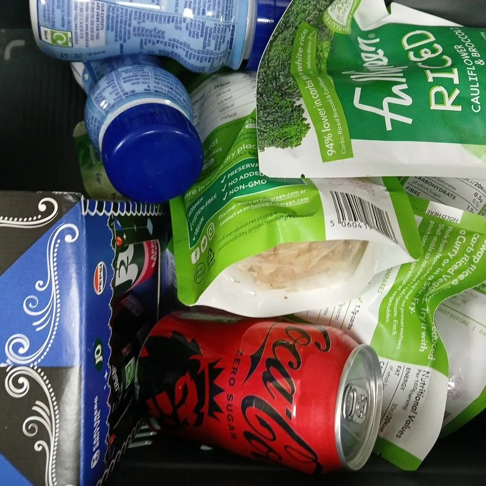 APPROXIMATELY 10 ASSORTED FOOD AND DRINK ITEMS TO INCLUDE SAN PELLEGRINO, FANTA, ETC