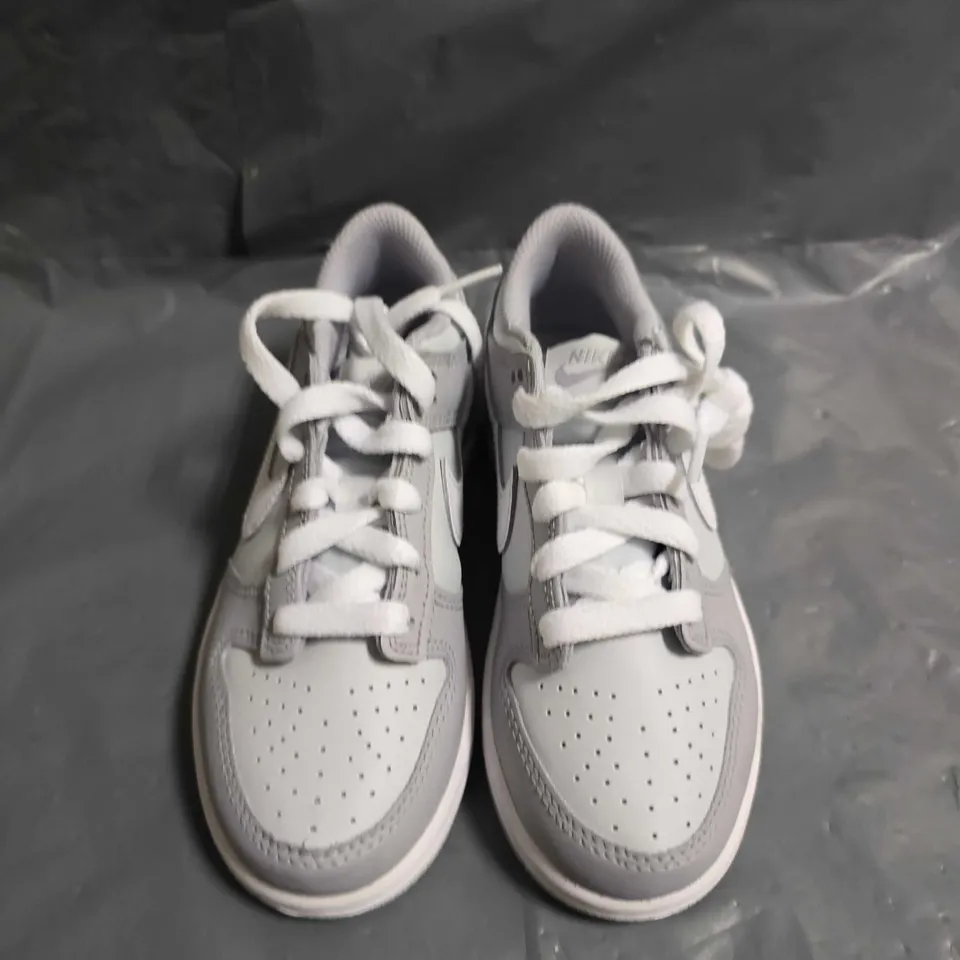PAIR OF KIDS GREY NIKE DUNK LOW TRAINERS - UK SIZE 11.5