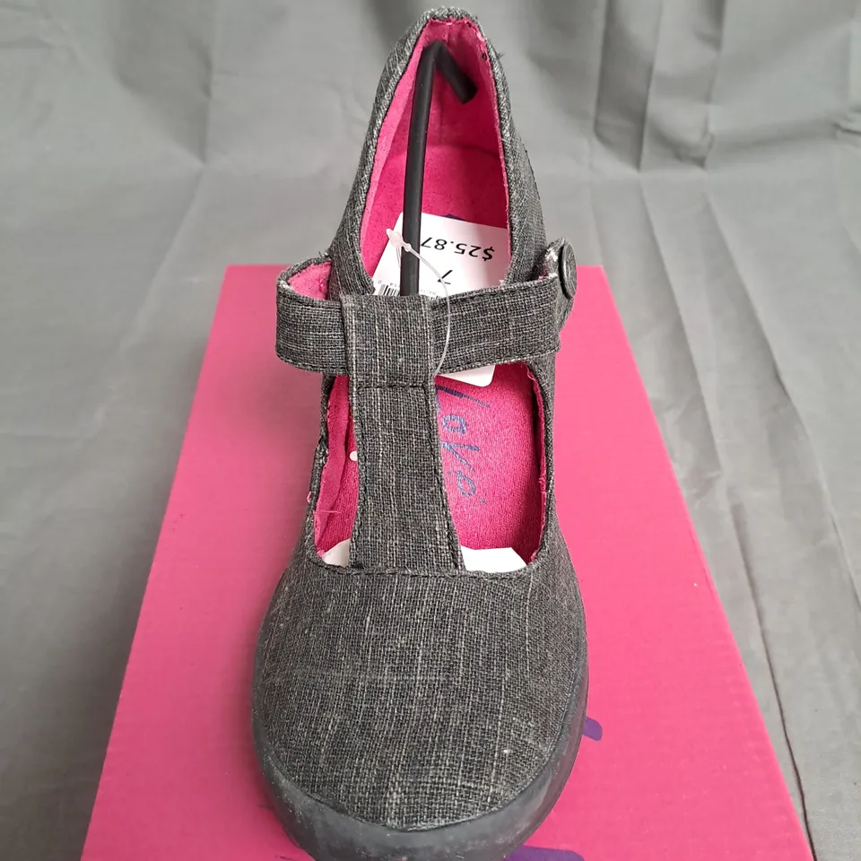 BOX OF APPROXIMATELY 12 PAIRS OF BLACK GUPPY LOVE WEDGE SHOES IN VARIOUS SIZES 