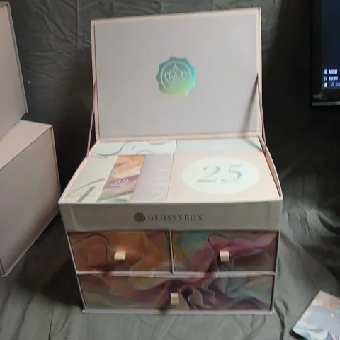 GLOSSYBOX ADVENT CALENDAR – 25 DAY BEAUTY COUNTDOWN