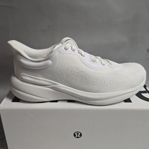 BOXED PAIR OF LULULEMON WOMENS CHARGEFEEL WORKOUT LOW 2 TRAINERS IN WHITE - UK 6.5