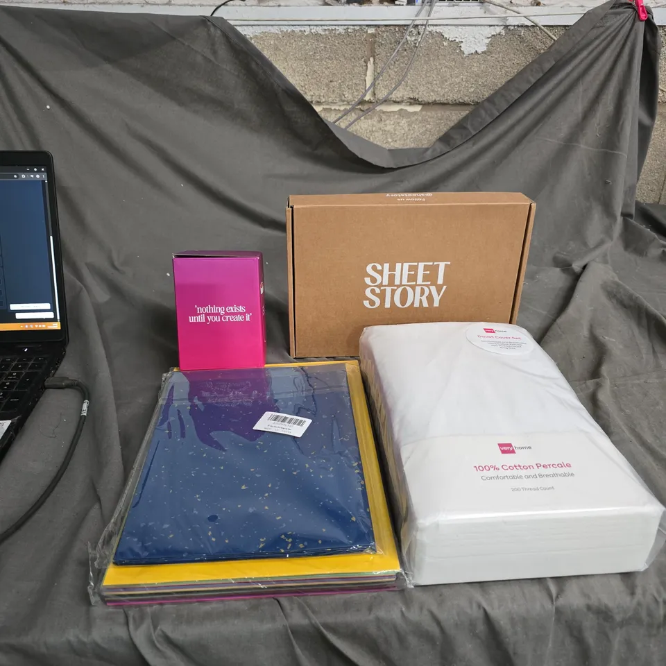 APPROXIMATELY 15 ITEMS OF VARIOUS BED SHEET STORY BEDDING SET – 100% COTTON PERCALE (BOXED)