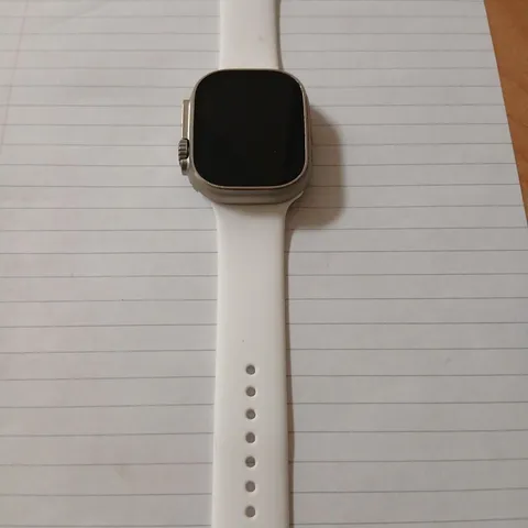 SMARTWATCH WITH TITANIUM & CERAMIC CASE, SAPPHIRE CRYSTAL, GPS & LTE – WHITE BAND 