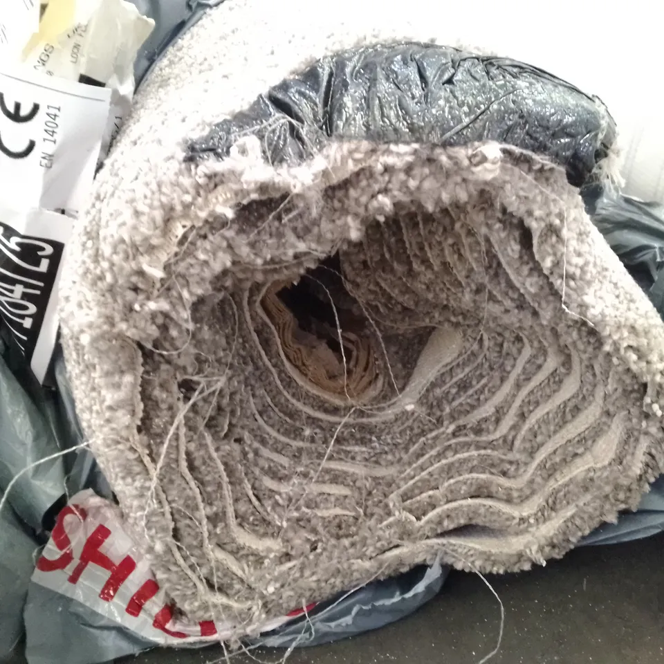 ROLL OF QUALITY SOFT NOBLE ASH GREY CARPET APPROXIMATELY 5.7X4M